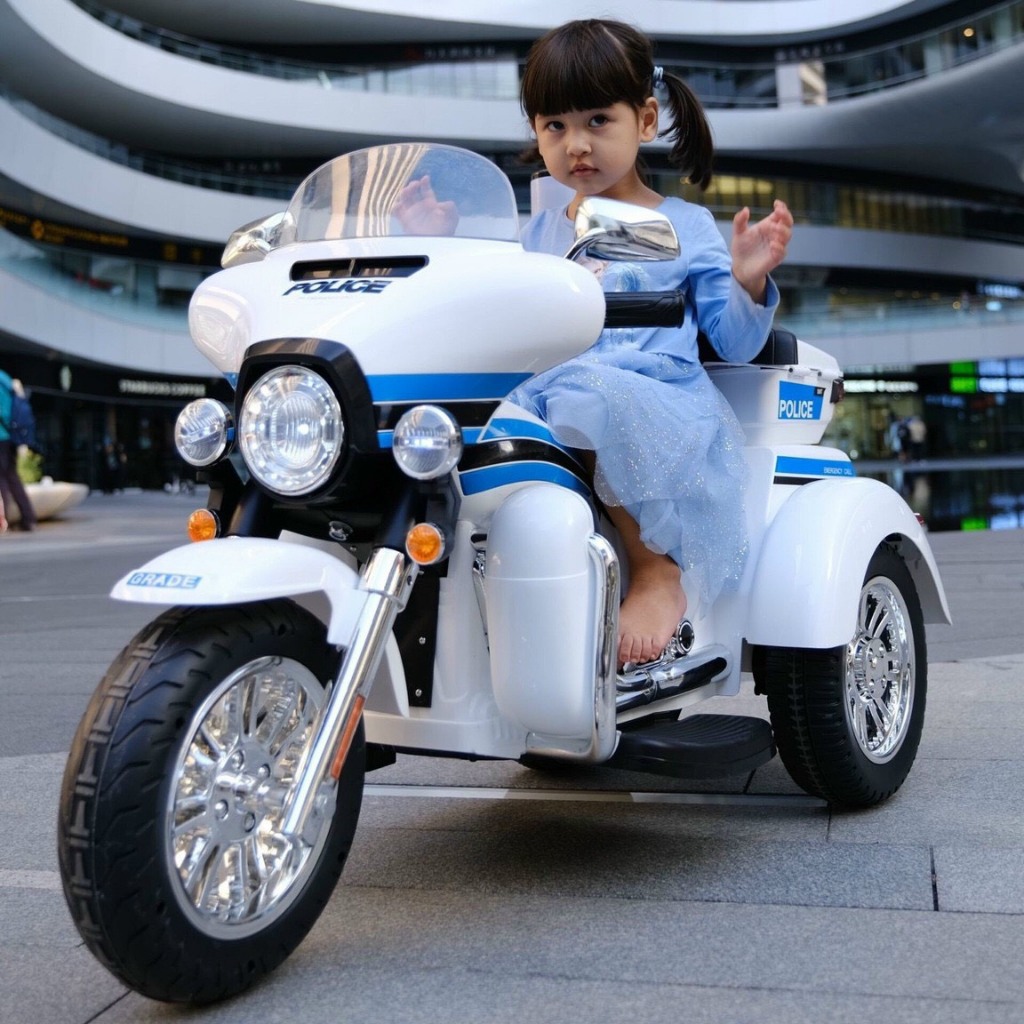 Xe M&aacute;y Điện Cảnh S&aacute;t POLICE SMT 111 C&oacute; C&ograve;i H&uacute;,Kh&oacute;a Điện, Bộ Đ&agrave;m, Nệm Ghế Da, 2 Động Cơ