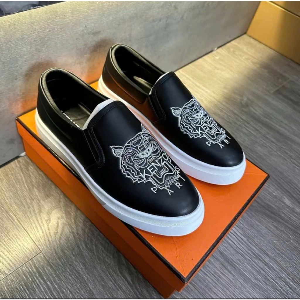 Gi&agrave;y slipon lười nam Philipp Plein da Pu th&ecirc;u logo h&igrave;nh đầu l&acirc;u ng&ocirc;i sao phối x&iacute;ch bạc g&oacute;t  Hot