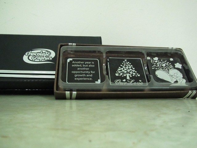 Hộp 3 miếng chocolate (5cmx5cmx0,6cm)x3 HOẶC 1 miếng 10cmx10cm